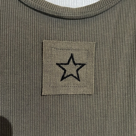 Sleeveless ribbed dress with ruffles at shoulders, skirt is partially lined. - Picture 3 of 6